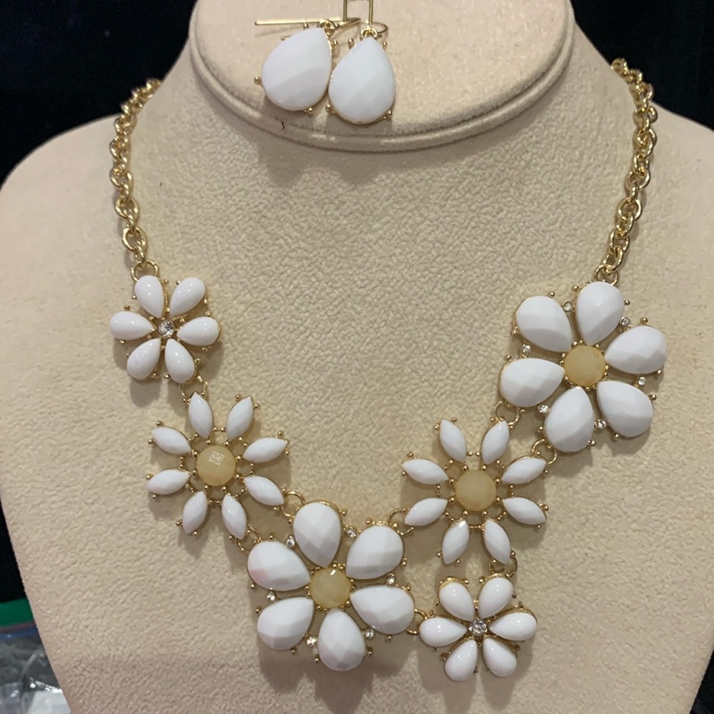 White Statement Flower Necklace & Earrings Set-Boutique